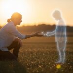 n adulto arrodillado en un campo iluminado por una cálida luz al atardecer, extendiendo sus manos hacia una figura infantil semitransparente que flota frente a él, simbolizando la protección y la reconciliación con el niño interior herido.